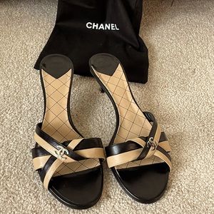 Chanel leather two-toned sandals